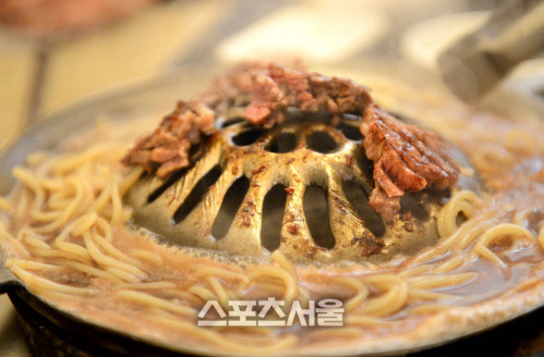 [고기박사 최계경의 육도락 기행]부드럽고 깊은 갈비맛의 향연, 해운대 암소갈비