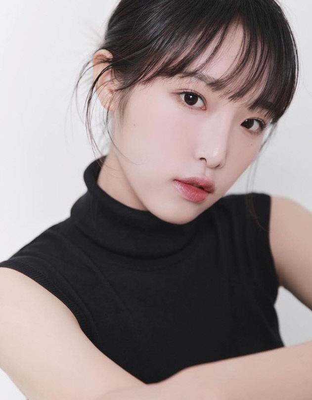 최예나 소속사 위에화, 대기업 회장 루머에 강경 대응