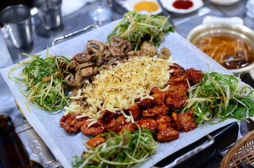 [스포츠서울 고객신뢰도대상: 대양곱창연탄구이] 부산 남포동에서 곱창으로 젊은이들 입맛 평정