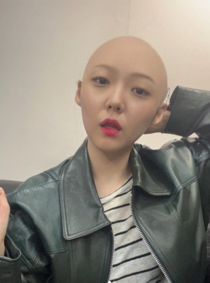 미쓰에이 출신 민, 충격 삭발 근황...조권도 깜짝[★SNS]