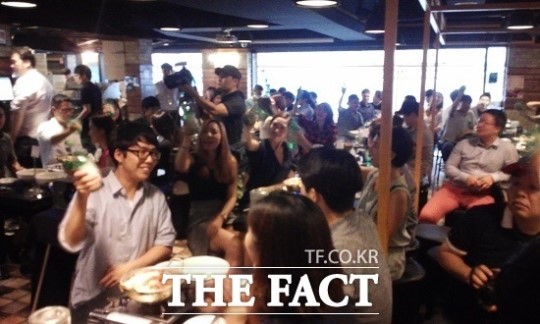[TF현장] 폭탄주 이모 함순복 씨 제조 소맥…프로는 달랐다