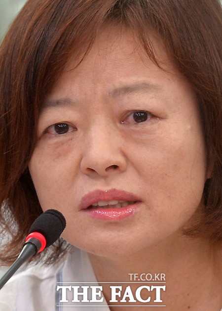 [TF포토] 진선미 의원, 붉어진 눈시울
