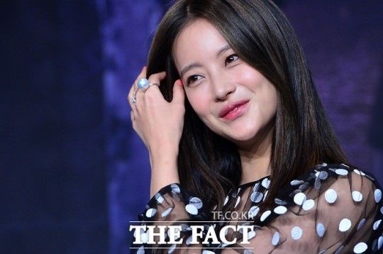 [TF포토] 오연서, 왕진주 반지가 포인트!