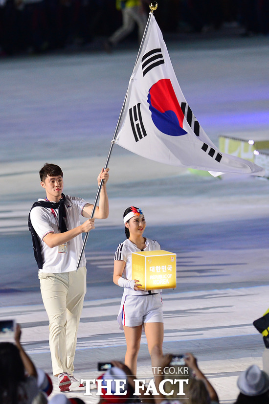광주 U대회 한국 선수단, 피날레 장식…기수 이승현(2보)
