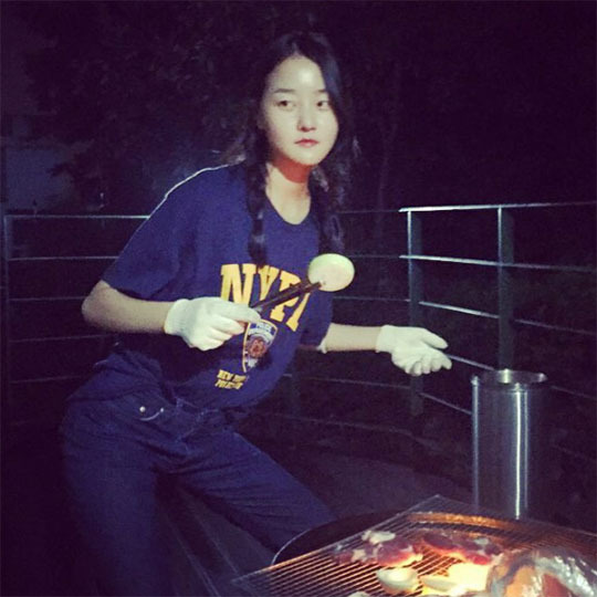 강승현, 고기 굽는 자세도 모델 답게!