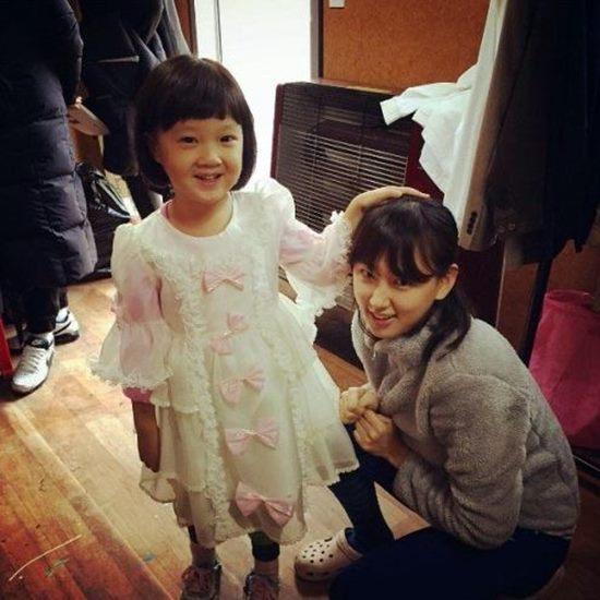 응답하라 1988 류혜영, 고경표 동생 진주와 찰칵 성은이 망극하옵니다