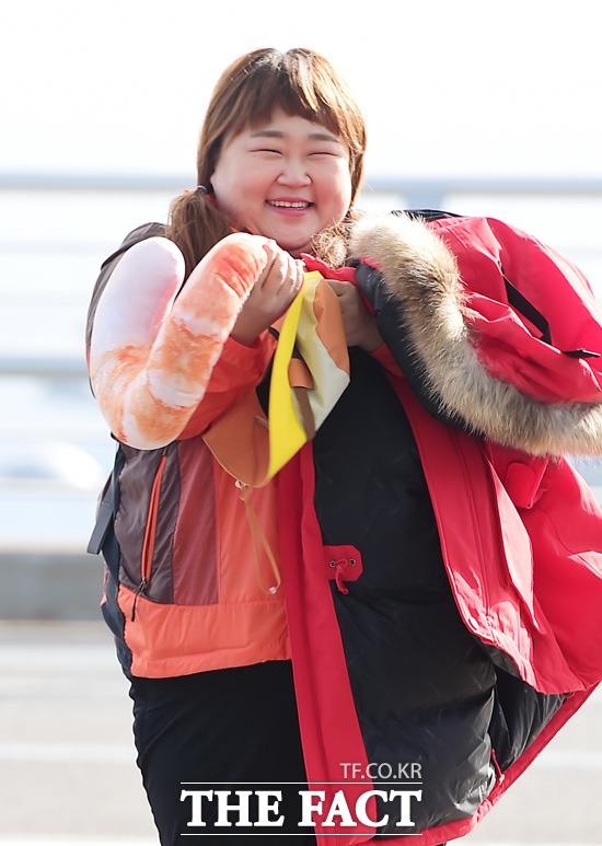 [TF 클릭] 왕새우와 함께 떠나요…홍윤화, 제대로된 먹방을 보여줄게!