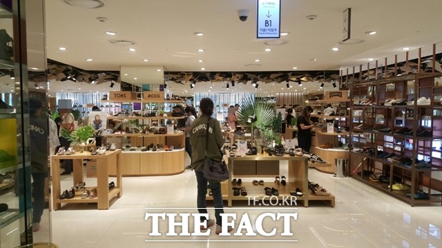[TF현장] 롯데백화점 강남점, 국내 최초 ‘조던 전문 매장’ 어디로?