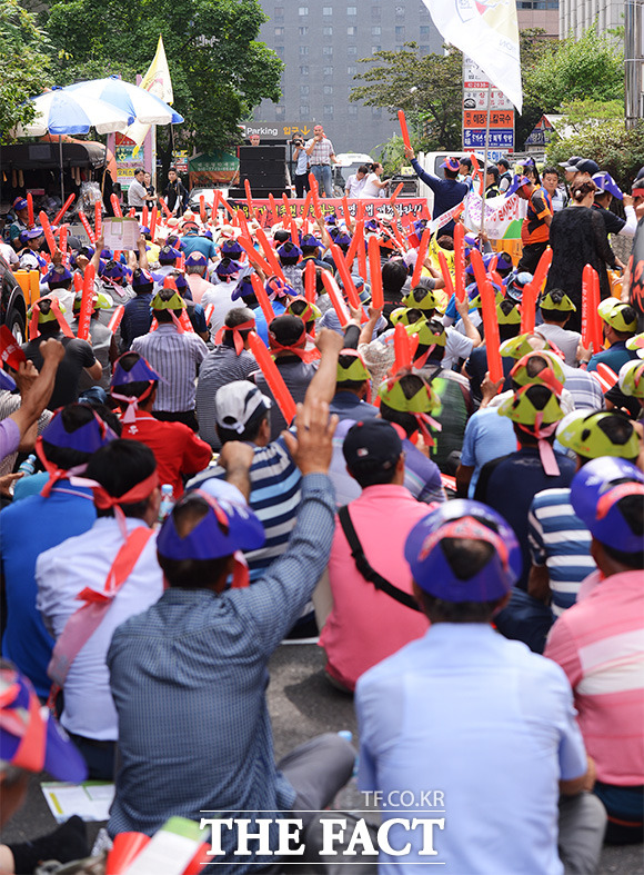 [TF포토] 축산농가는 살고 싶다…여의도 덮은 전국 축산농가 총궐기대회