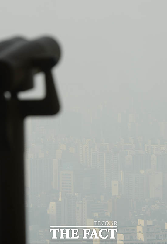 [TF포토] 서울, 온통 미세먼지...남산타워는 어디에