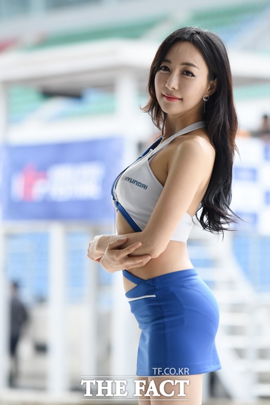 코리아스피드페스티벌 레이싱모델 지후, 섹시한 볼륨감 눈길