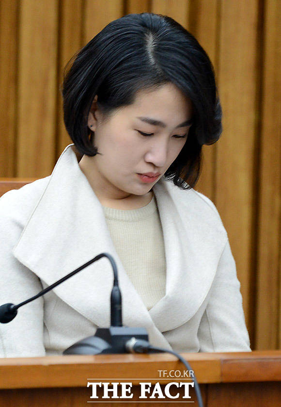 [TF사진관] 양손잡이 김수민 의원 톡톡~