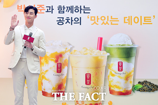 [TF포토] 박서준, 여의도 빛내는 우월한 외모