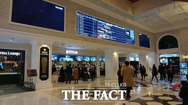  [지금, 보헤미안 랩소디③] 용기를 내…싱어롱 상영관 관람기