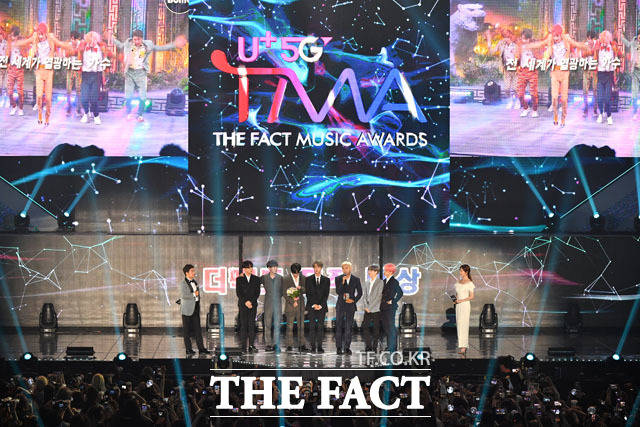  [TMA포토]더팩트뮤직어워즈, 대상 차지한 BTS