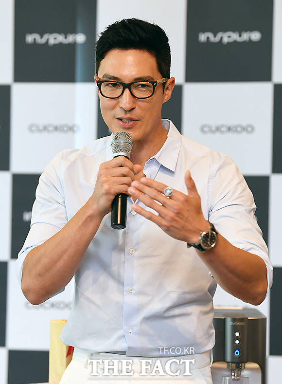 [TF포토] 다니엘 헤니, 정수기 앞에서도 화보