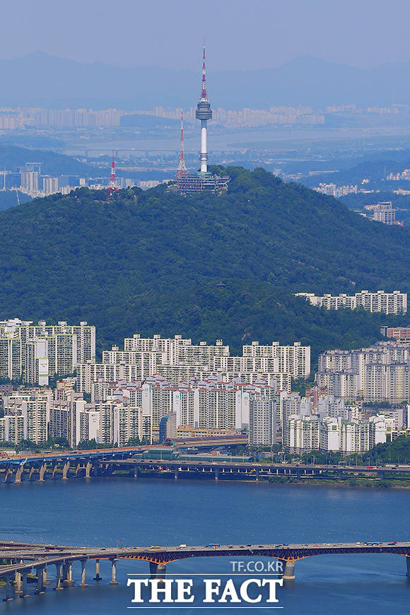 [TF포토] 품 안에 담고 싶은 파란 하늘
