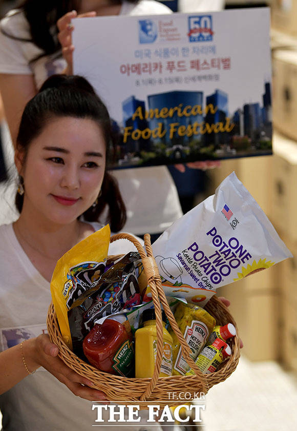[TF포토] 신세계백화점, 어벤져스가 반한 아메리카 푸드 맛보세요~