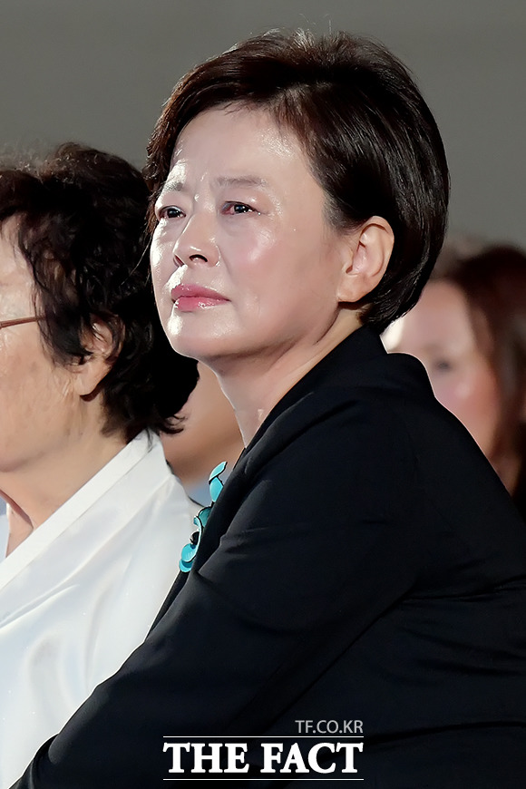 [TF포토] 위안부 기림의 날…눈시울 붉히는 진선미 장관