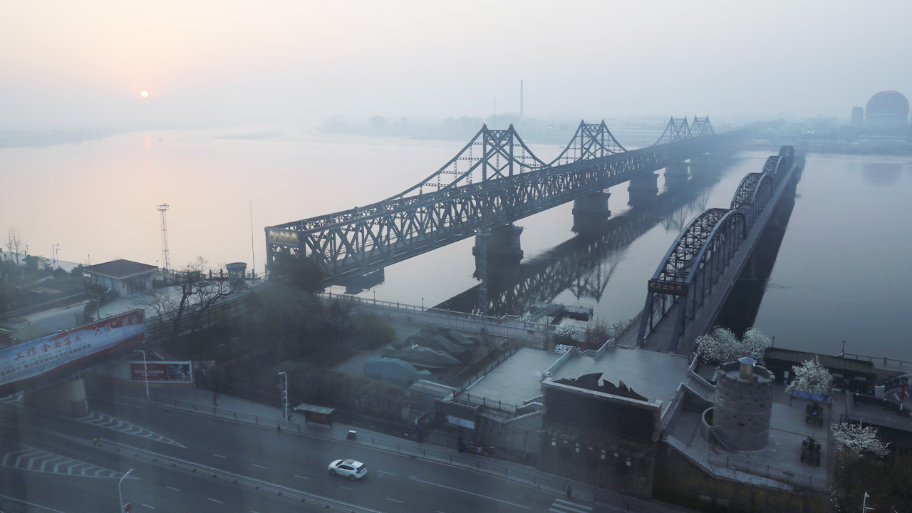 China says its ready to bolster cooperation with N. Korea, hinting at reopening of border