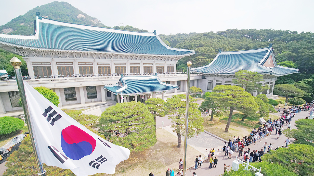 Blue House tours have attracted more than 377,000 people since opening on May 10