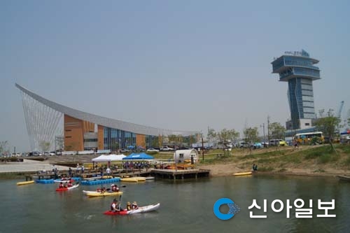 경인아라뱃길 아라빛섬에 무료 카약체험장 운영