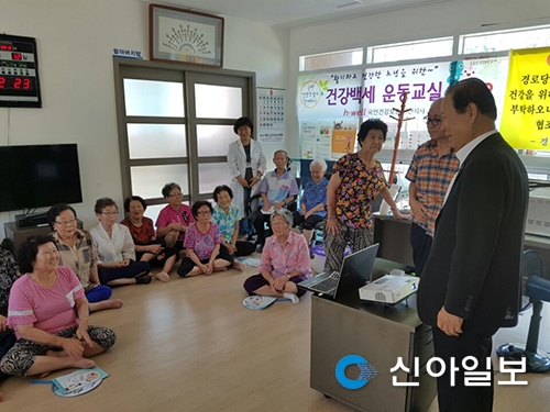 문동신 군산시장, 희망루아파트 경로당 방문