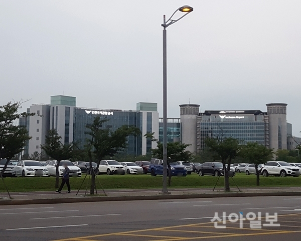 인천공항공사 구내식당 19곳 대기업 싹쓸이