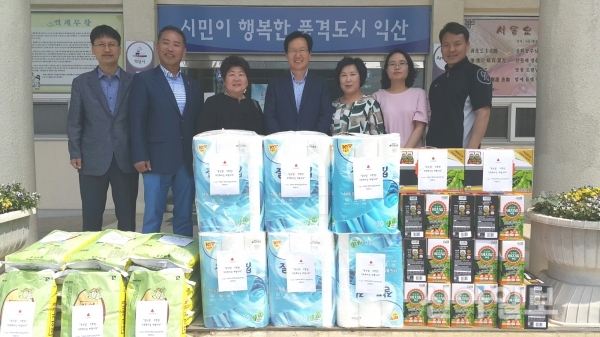 익산시 금마면, 가족사랑 나눔 보따리 전달