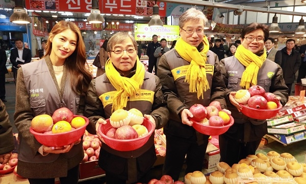 금감원·국민은행, 설맞이 서울 신영시장 방문