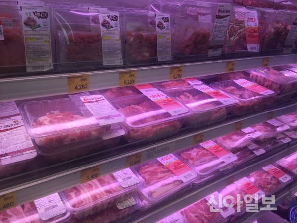 돼지고기 가격폭락에 수입산 물량은 늘고…‘한돈의 눈물’