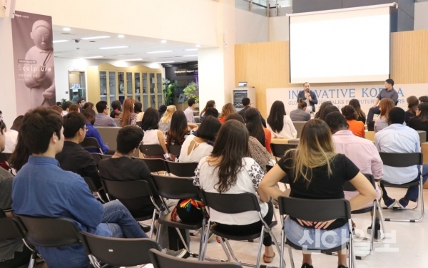 강남, 외국인 국비장학생 취업 세미나 개최