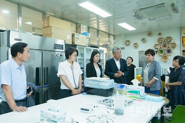 화성시의회 경제환경위, 포도 사업소 현장 점검