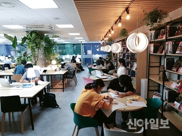 강남구, 도곡도서관 문화살롱 새단장에 이용객 호응도 ↑