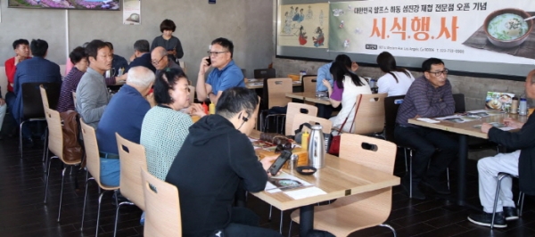 하동군 해외시장개척단, LA 한인식당서 하동재첩 홍보