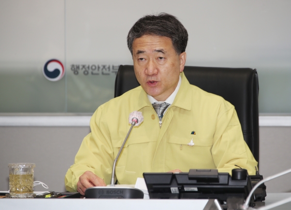 대중교통 마스크 착용 강화 검토… 안쓰면 승차 제한