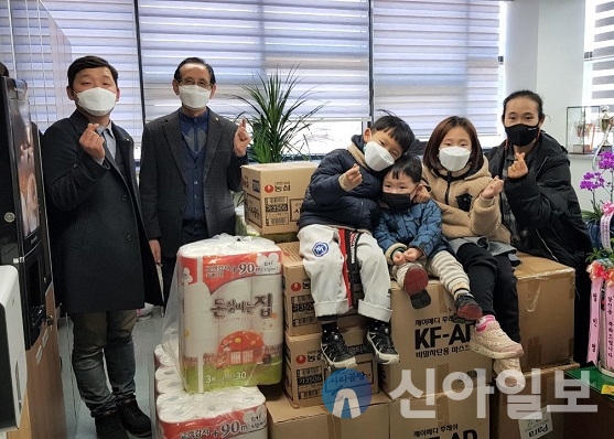 홍천 홍춘각, 홍천군노인회에 생필품 전달