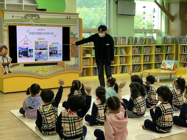 대전 산성도서관 “어린이 여러분! VR 동화 속 주인공이 돼 보세요”