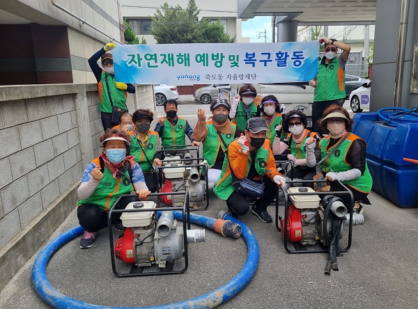 포항 죽도동 자율방재단, 자연재해 대비 수방자재 점검