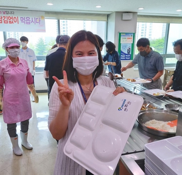 진해, 구내식당 이용 직원 대상 ‘행운의 피우미를 잡아라’ 이벤트