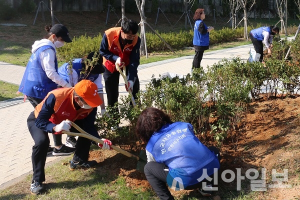 SK인천석유화학, 석남이음숲에 철쭉동산 조성