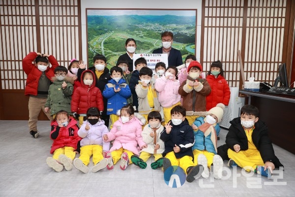 영월 원광어린이집 원아일동, 불우이웃돕기 성금 기탁