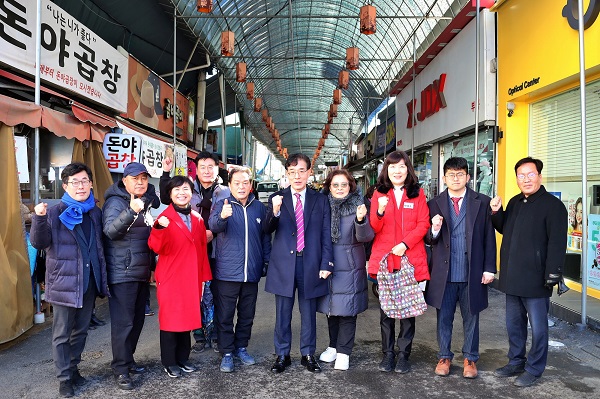 의왕시의회, 설맞아 부곡도깨비시장 방문