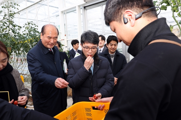 김완섭 기재부 예산실장, 상주 경북스마트팜 방문