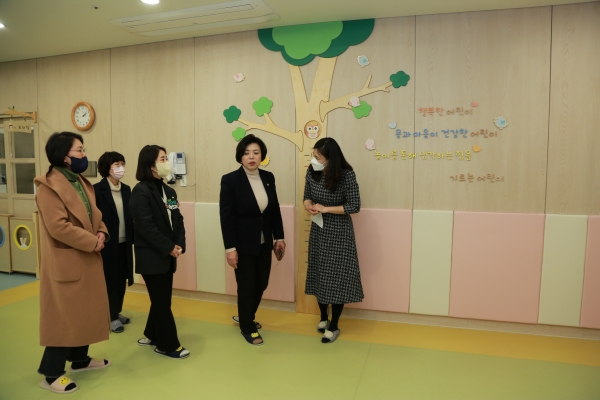 신계용 과천시장, 개원한 과천시립 푸른숲어린이집 방문