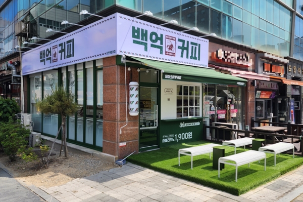 배달 커피 ‘백억커피’, 가맹 50호점 오픈 달성 … 연내 100호점 목표
