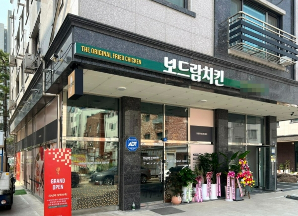 보드람치킨 화성시청점, 넉넉한 공간으로 오리지날 후라이드 치킨을