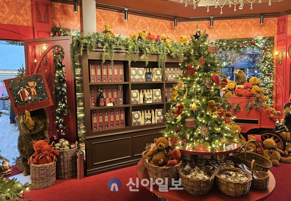 [포토] MZ 포토존 된 더현대 서울 크리스마스 마을