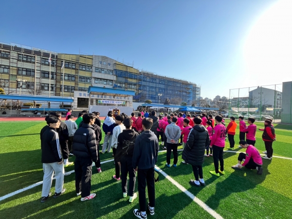 시흥 정왕중학교 인조잔디 재조성 기념 축구대회 개최