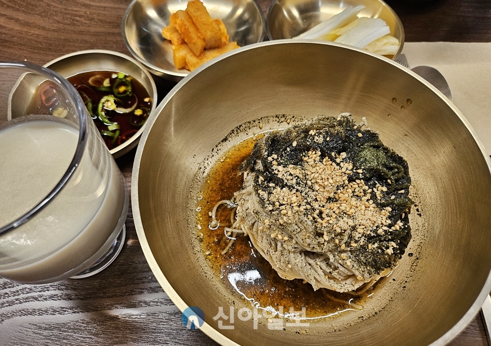 [현장] 권원강 회장 복귀한 교촌, 새 캐시카우 확보 사활